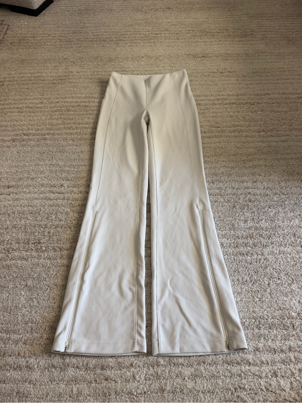 Lululemon women’s bone brushed softstreme ribbed zip flared 32.5” pants size 6